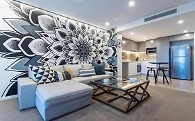 Inner City 1 Bedroom Apartment With Rooftop Pool And Parking - Serain Residences